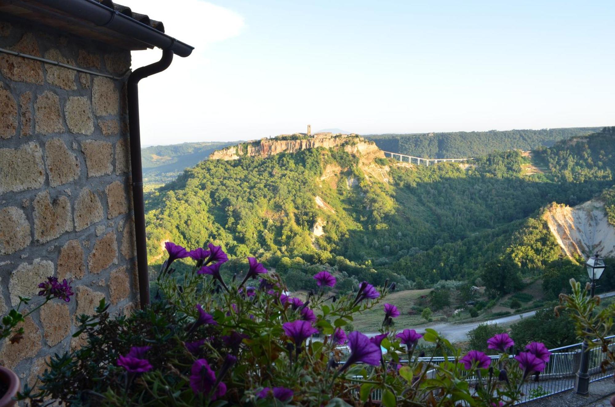 Le Calanque La Terrazza Su Civita Lubriano Exterior photo